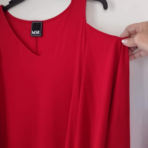 💋💋Like New. Red Dress with Open Shoulders. No flaws. Worn Once. Sz 8-10 - Picture 4 of 4